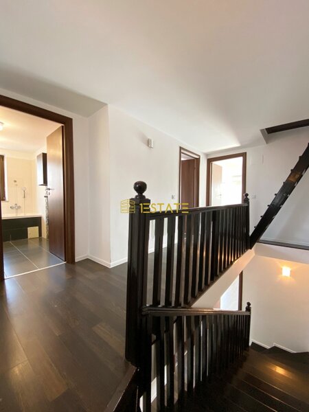 Aviatiei, metrou Aurel Vlaicu, vila P+2E, pod, 5 camere, 3 bai, curte 155 mp